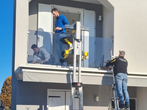 Parapetti in vetro con fissaggio a fascia Treviso